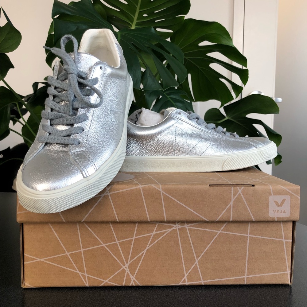 Veja new in box silver esplar sneakers size 8 / 39